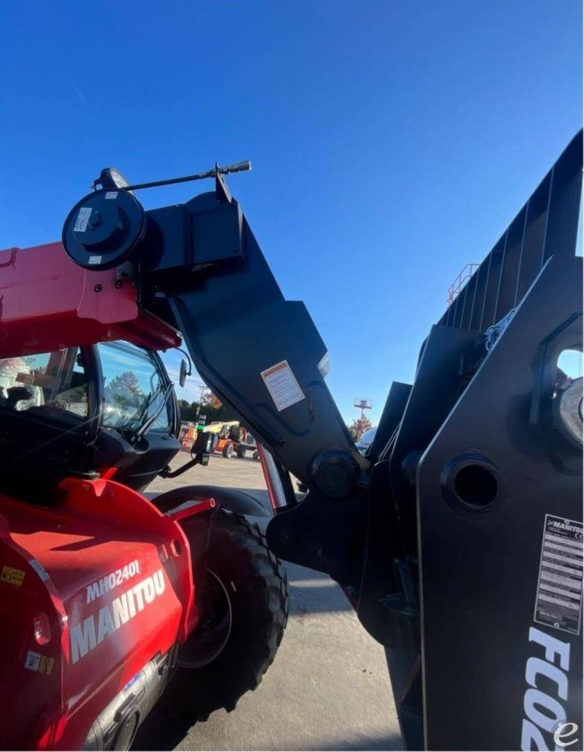 2023 Manitou MHT790