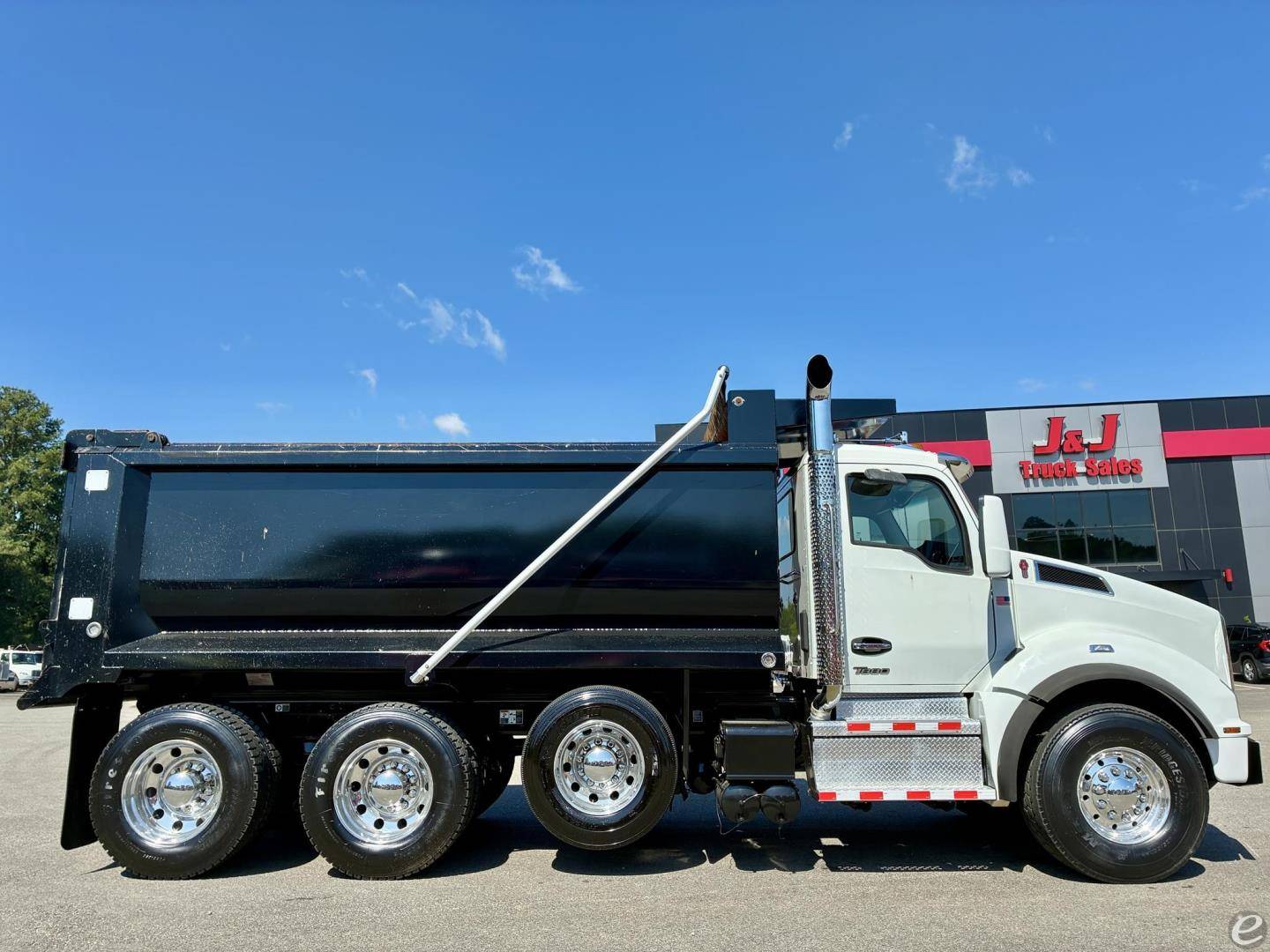 2025 Kenworth T880