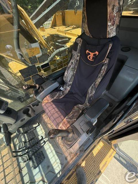 2016 Cat 323