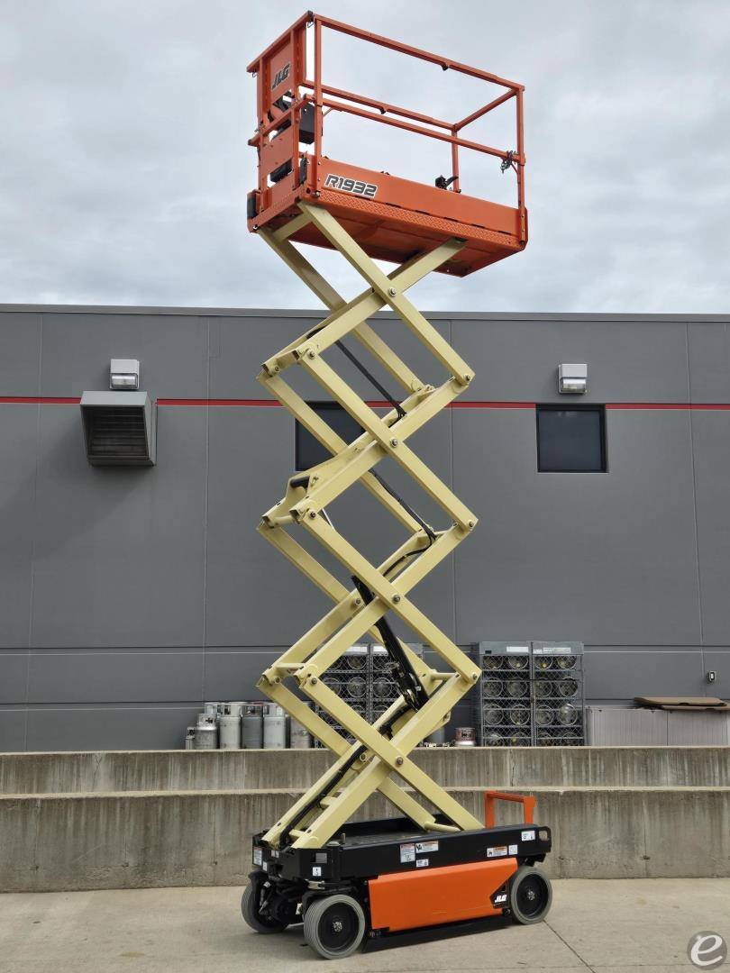 2023 JLG R1932