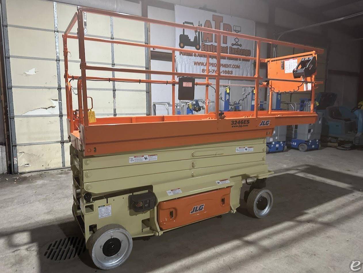2018 JLG 3246ES