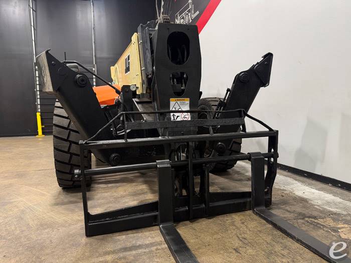 2016 JLG 1255
