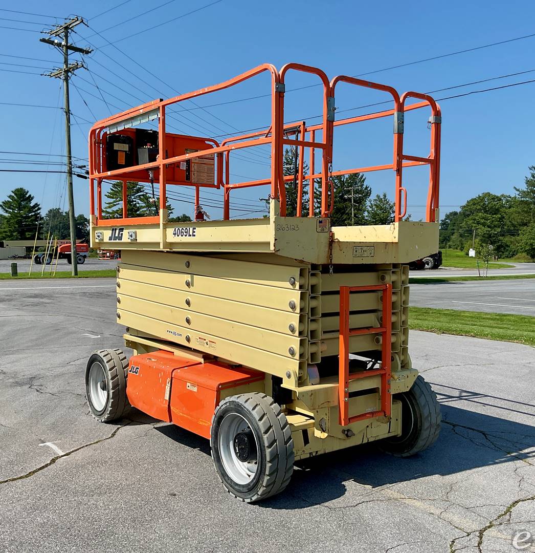2017 JLG 4069LE