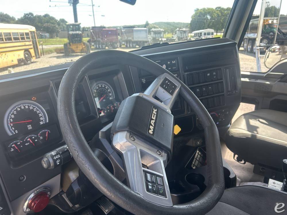 2019 Mack GRANITE 64FR