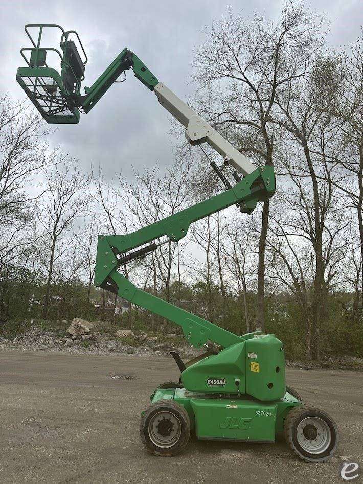 2013 JLG E450AJ