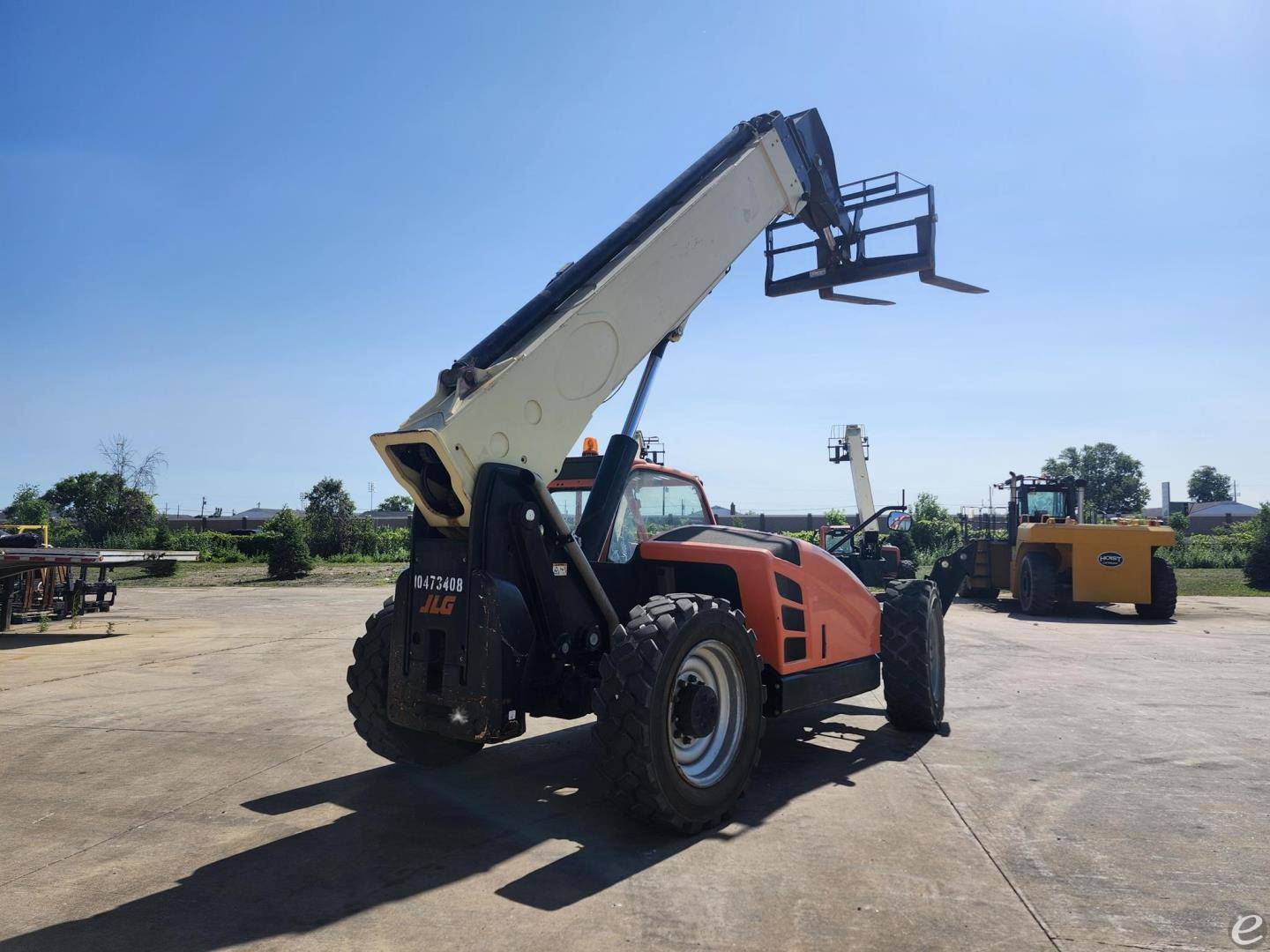 2017 JLG 1055