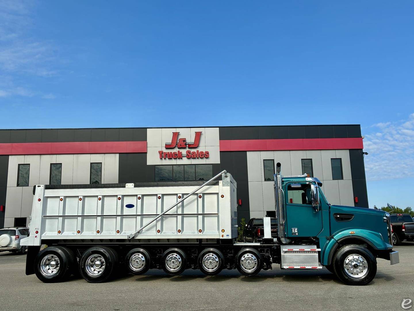 2023 Freightliner 122SD