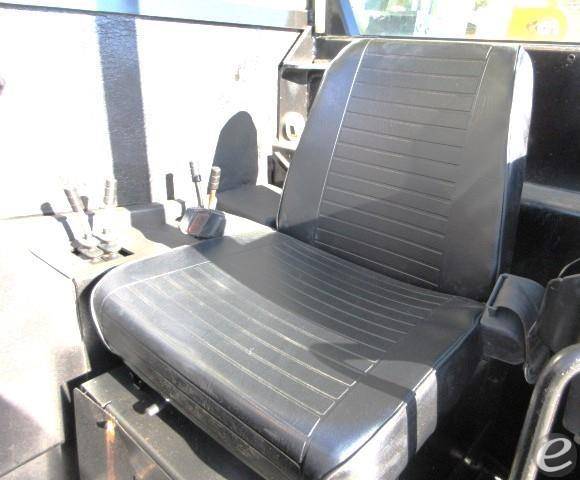 2012 Cat TL1055