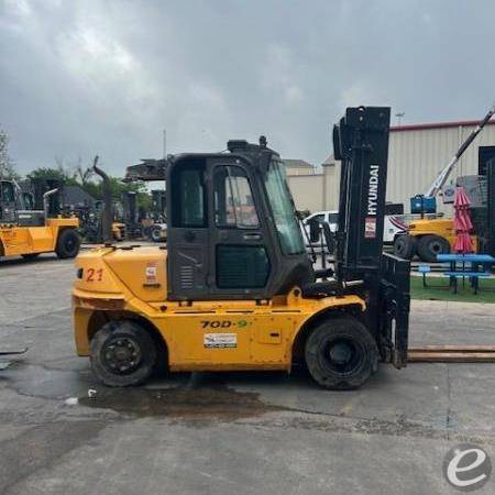 2022 Hyundai 70D-9