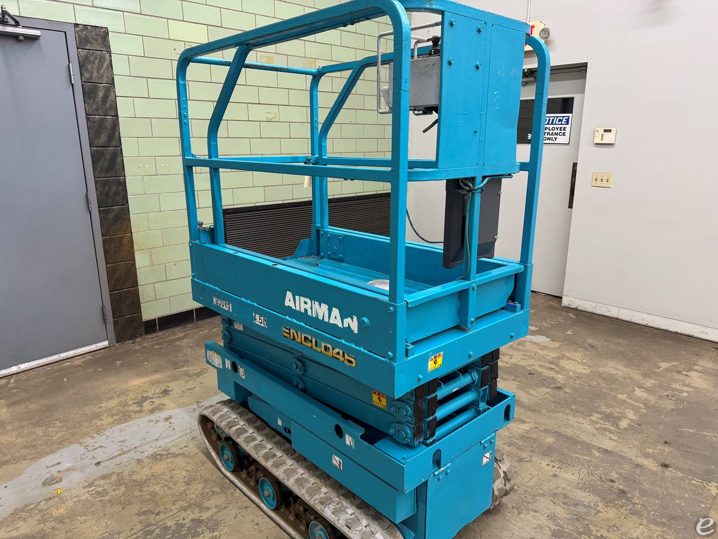 2010 Used AIRMAN ENCL045