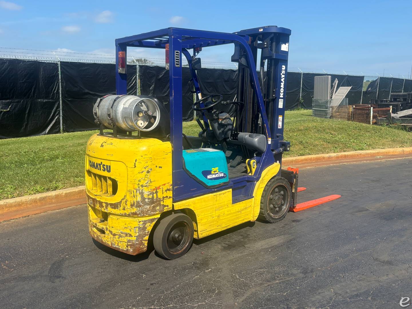 2001 Komatsu FG25SHT-12