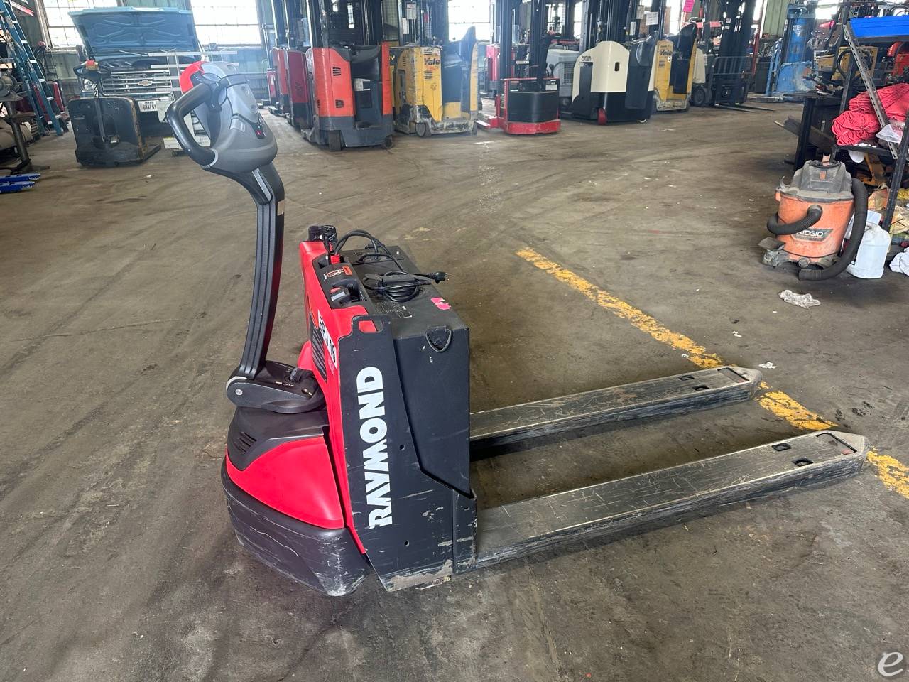 2020 Raymond 8210