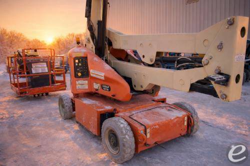 2017 JLG E400AJPN