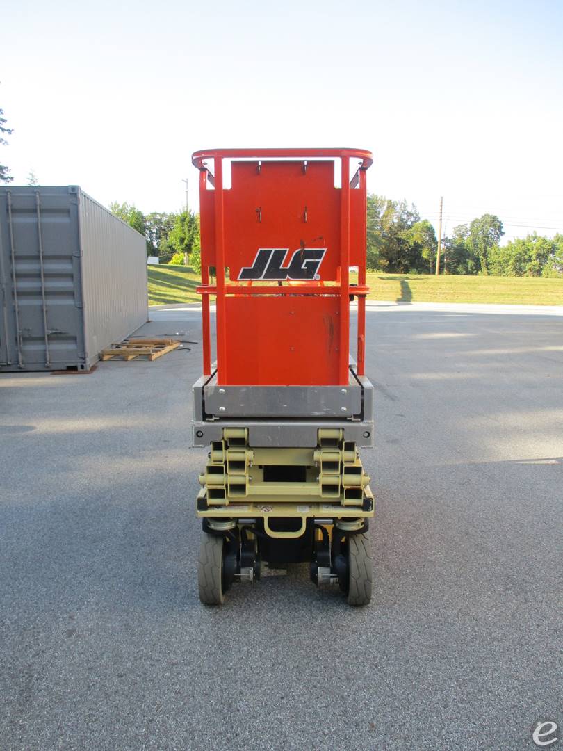 2014 JLG 11930ES