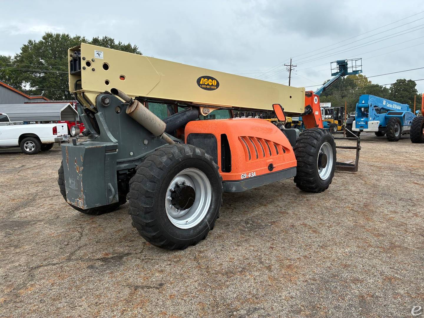 2011 JLG G9-43A