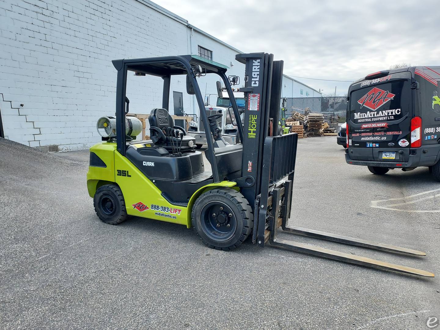 2020 Clark S35 LP Gas Forklift