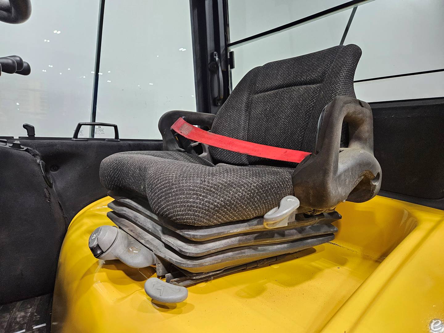 2017 Yale GDP120VX
