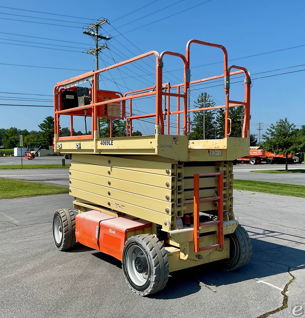2017 JLG 4069LE