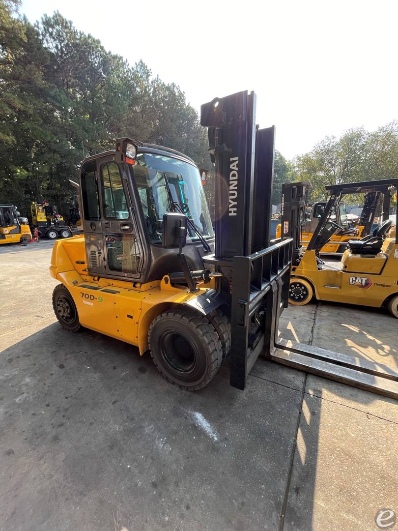 2019 Hyundai 70D-9
