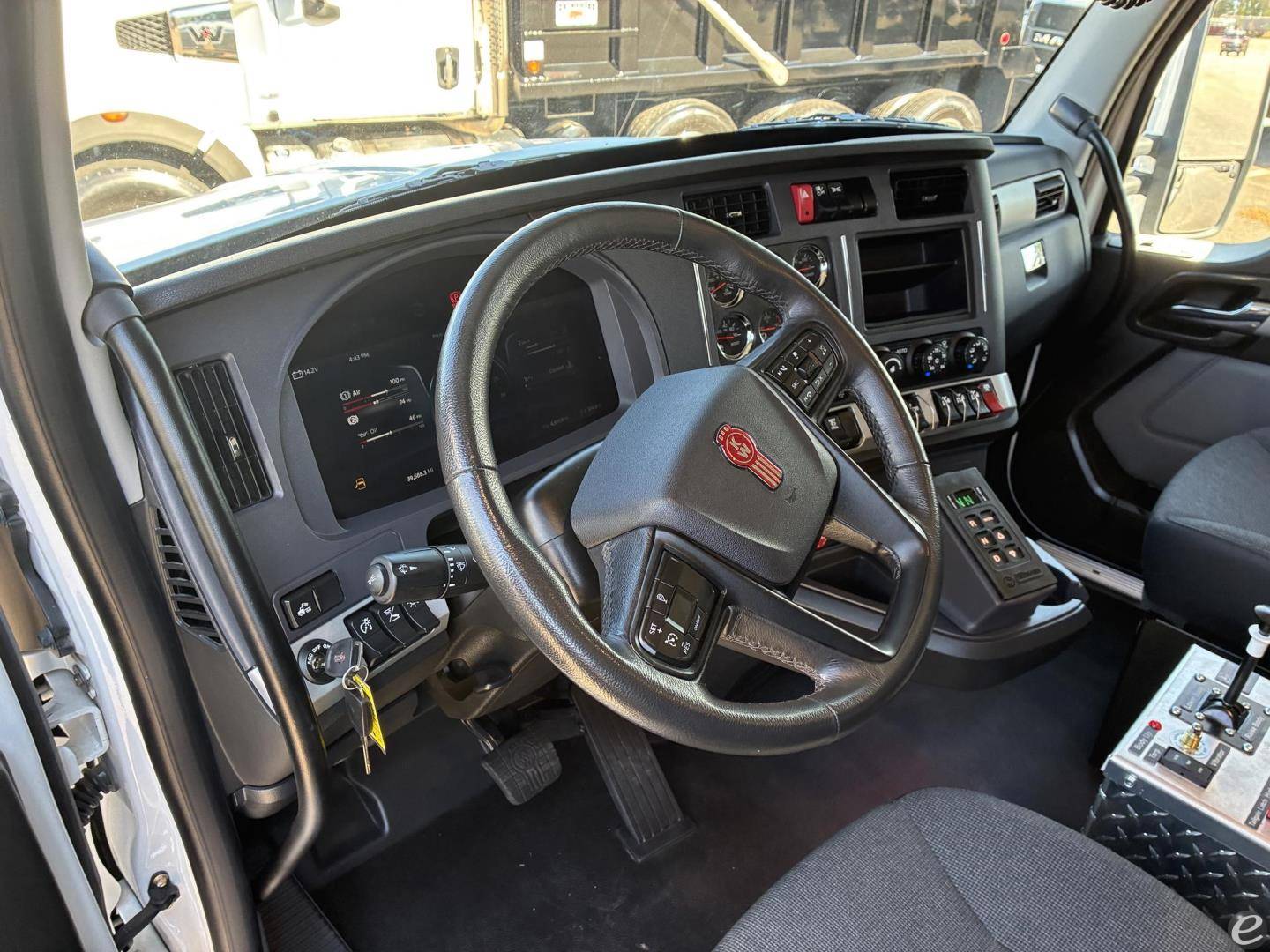 2025 Kenworth T880