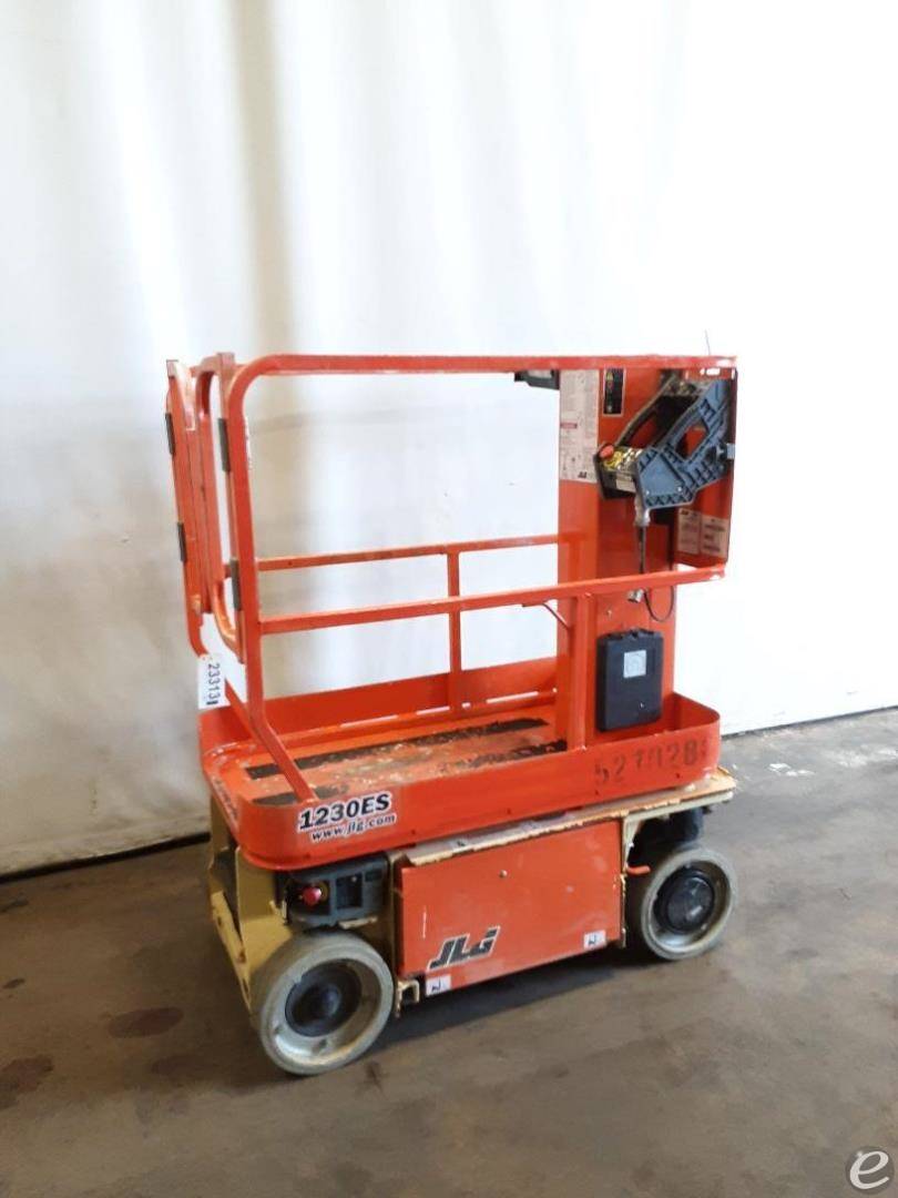 2013 JLG 1230ES
