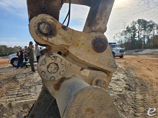 2021 Cat 330