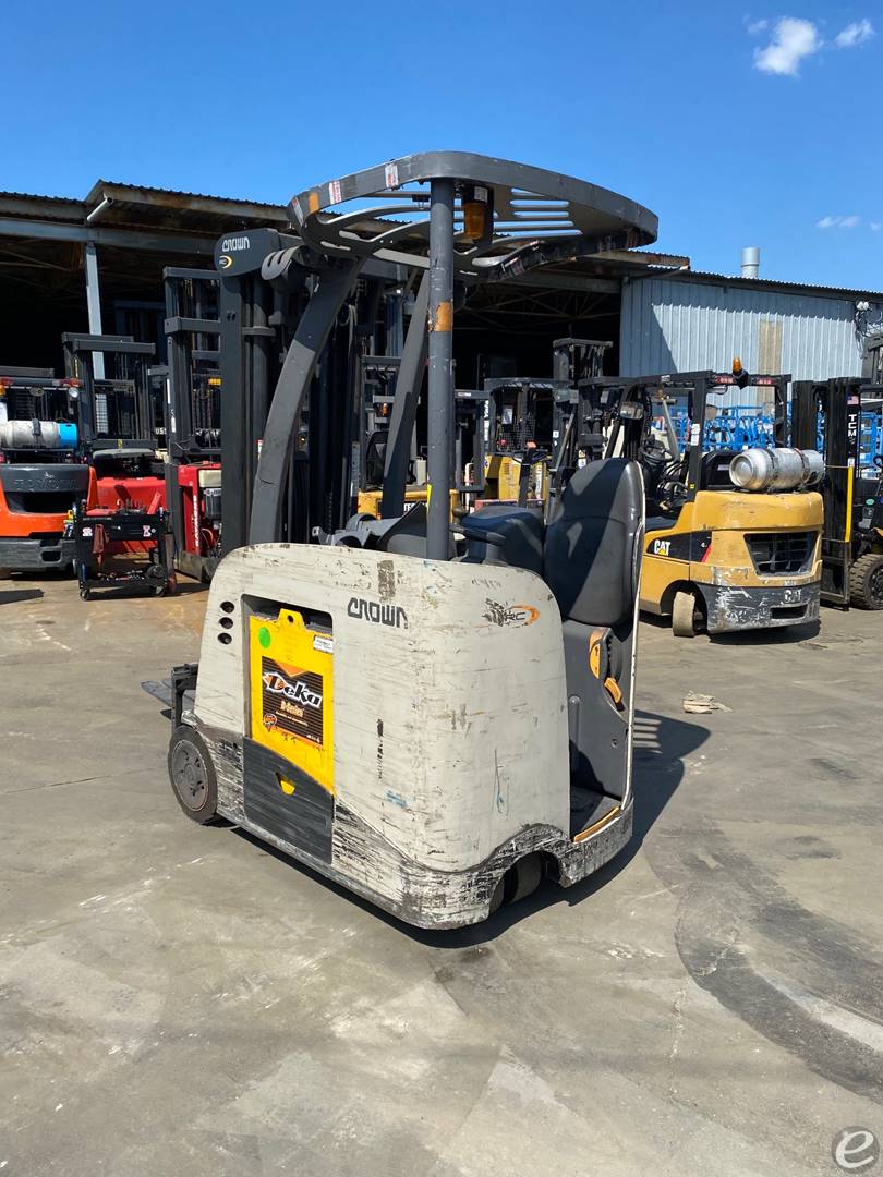 2010 Crown RC5545-40 Electric Forklift - 123Forklift