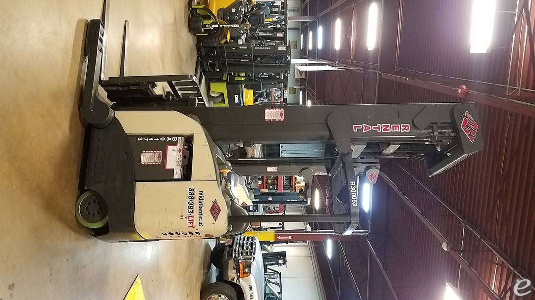 2007 Crown RD5225-30 Electric Reach Truck - 123Forklift