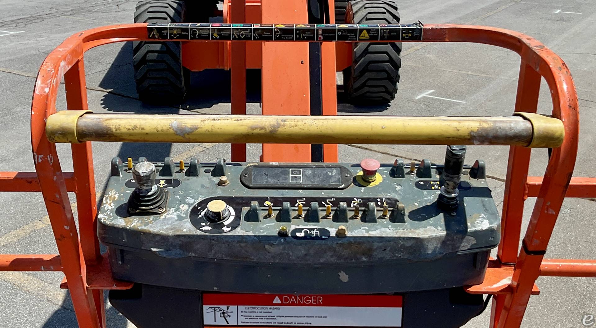 2019 JLG 800AJ