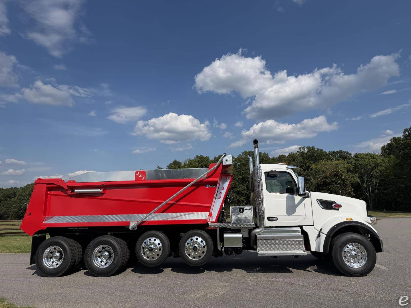 2027 Peterbilt 567