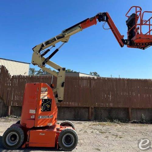 2018 JLG E300AJP