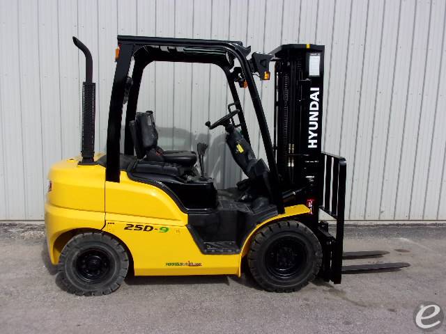 2017 Hyundai 25D-9