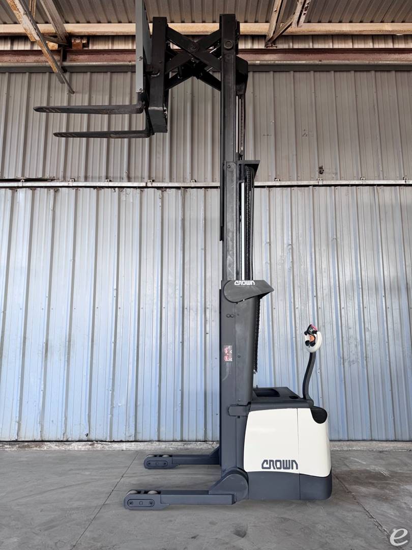 2011 Crown SHR5540-35 Electric Forklift - 123Forklift
