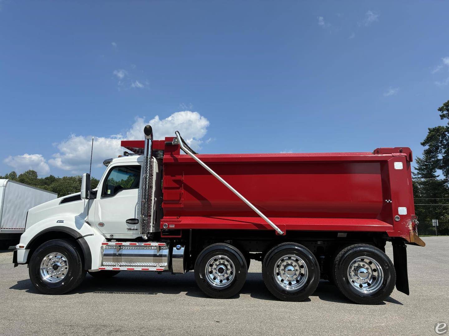 2025 Kenworth T880
