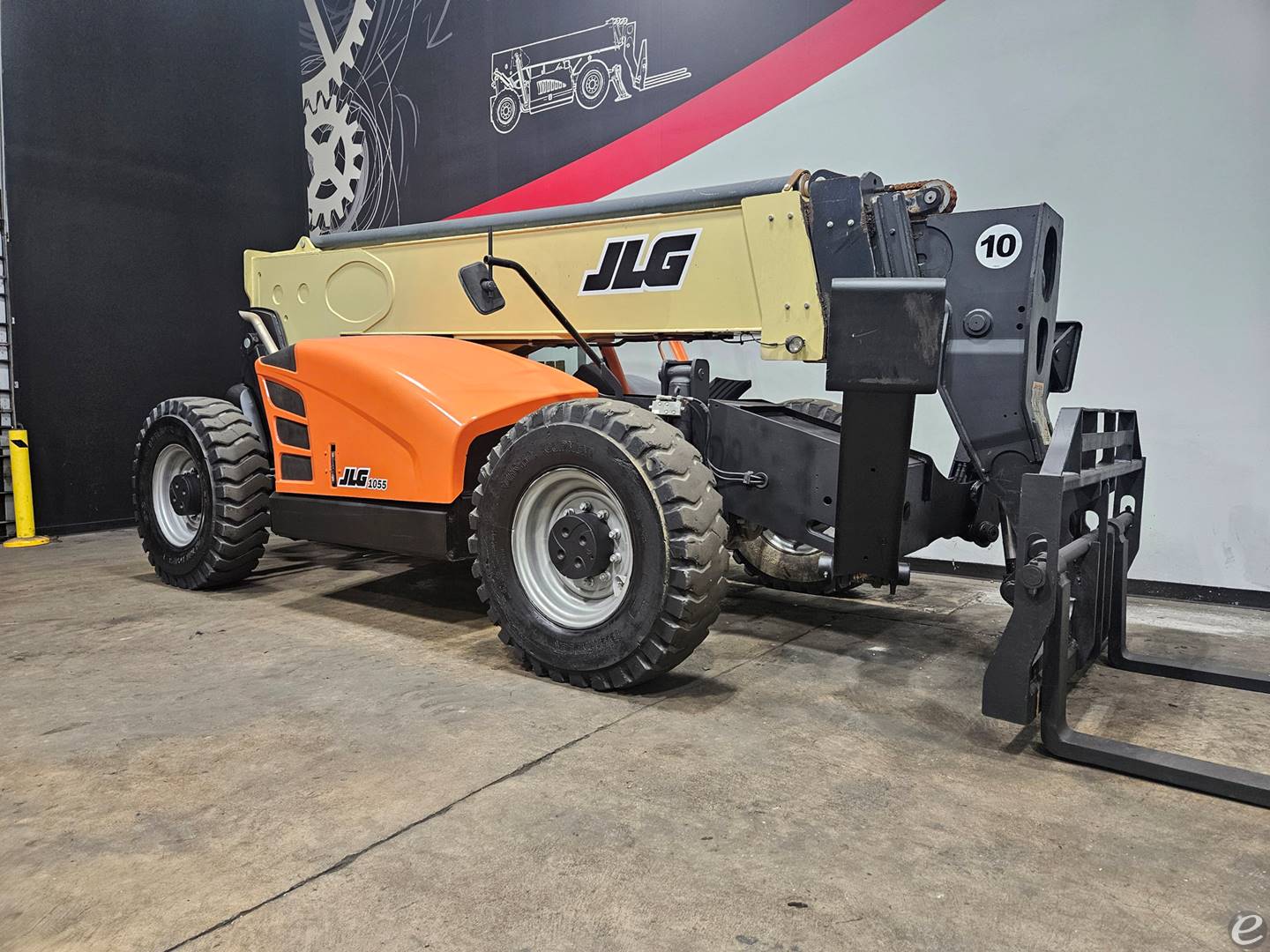2018 JLG 1055