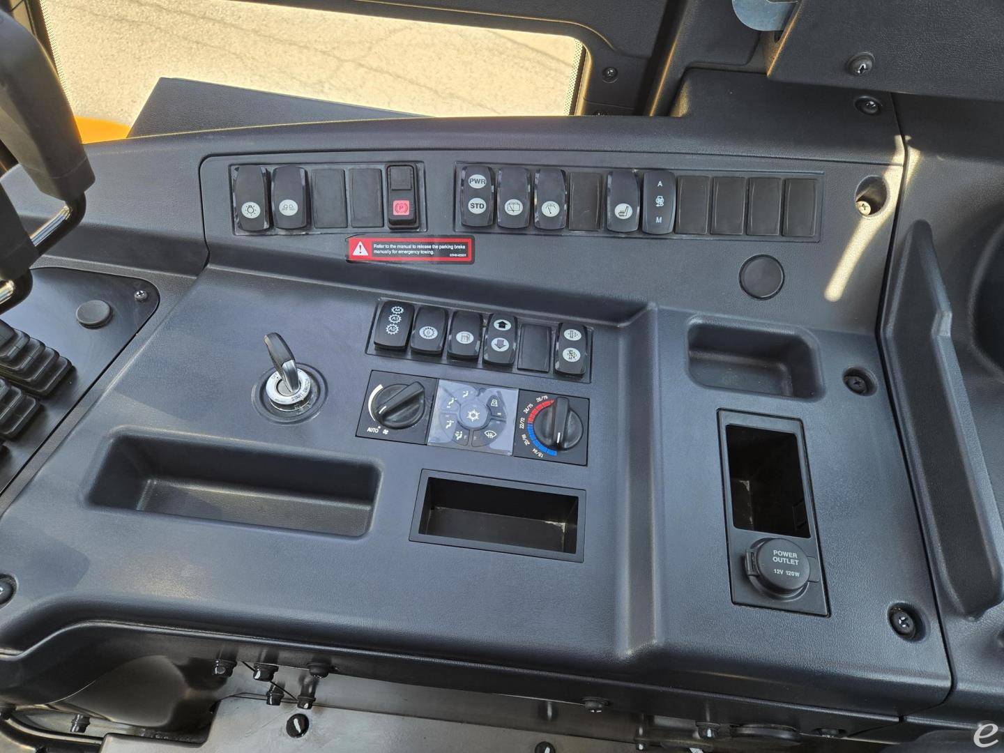 2024 Hyundai 160D-9