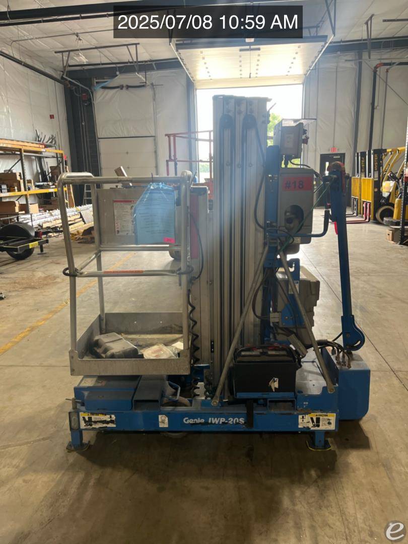 2013 Genie IWP-20SDC
