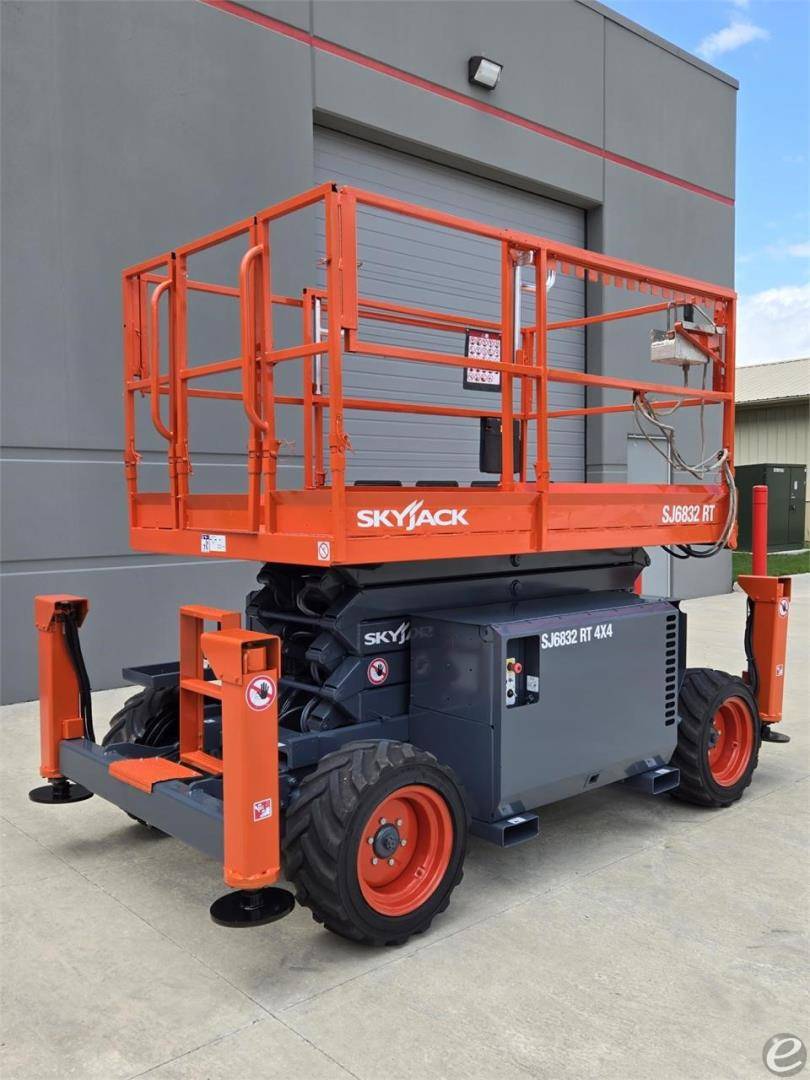 2014 Skyjack SJ6832RT Dual Fuel Scissor Lift - 123Forklift