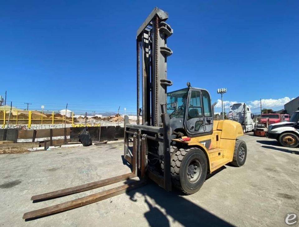2010 Cat P33000