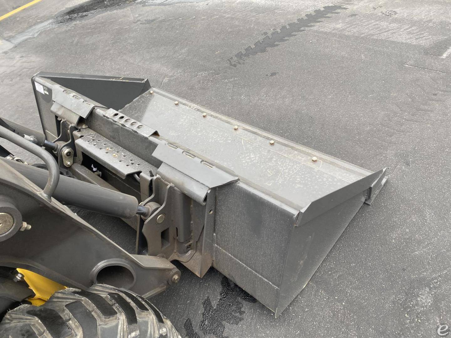 2025 New Holland 72