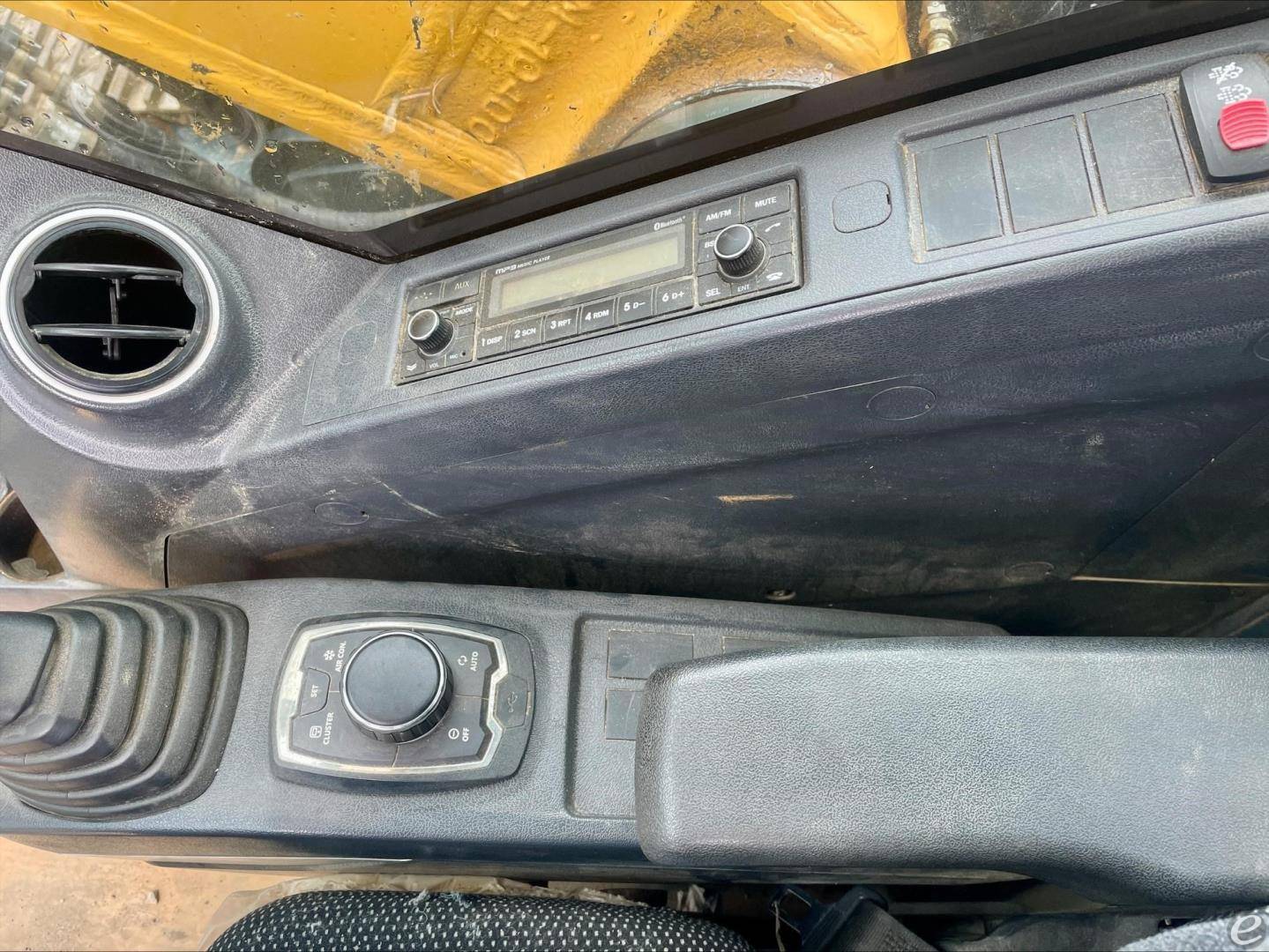 2018 Hyundai HX220 LR