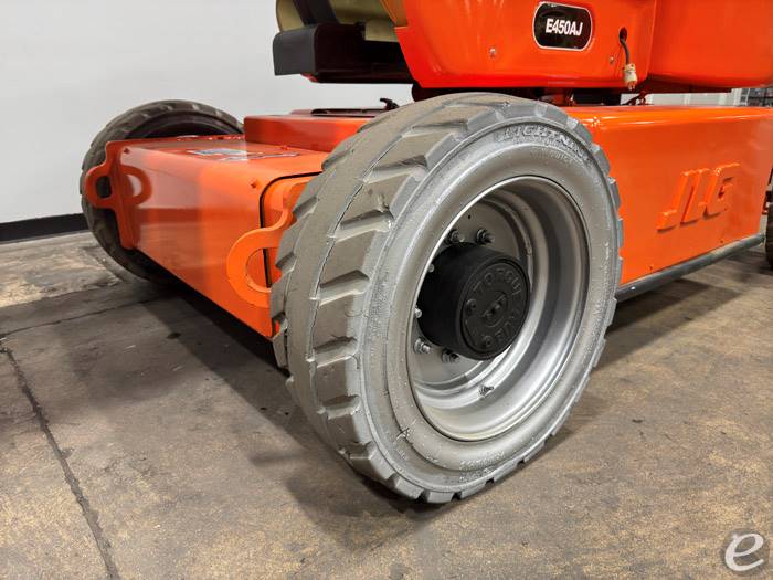 2013 JLG E450AJ