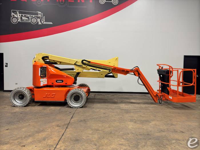2013 JLG E450AJ
