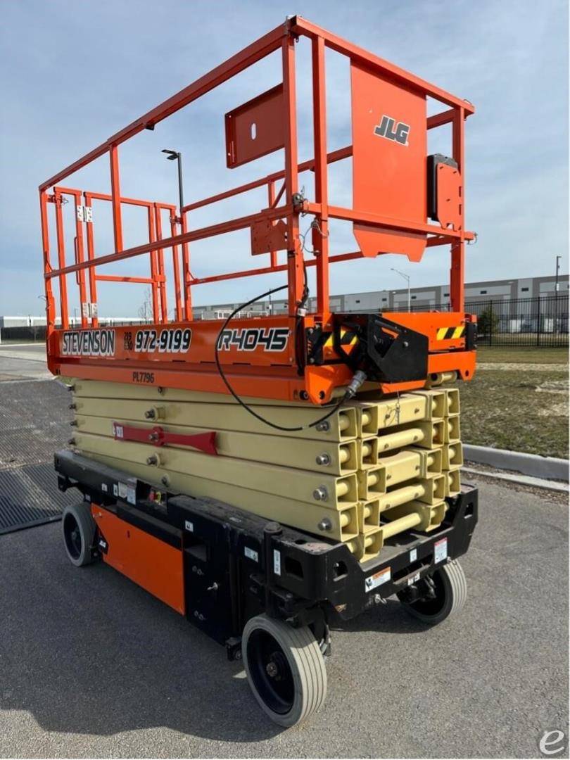 2022 JLG R4045