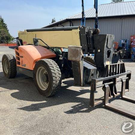 2018 JLG 1055