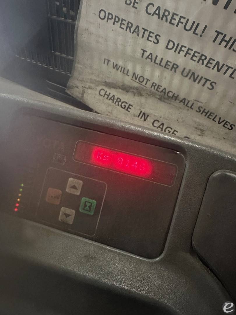 2015 Toyota 8BR233M240