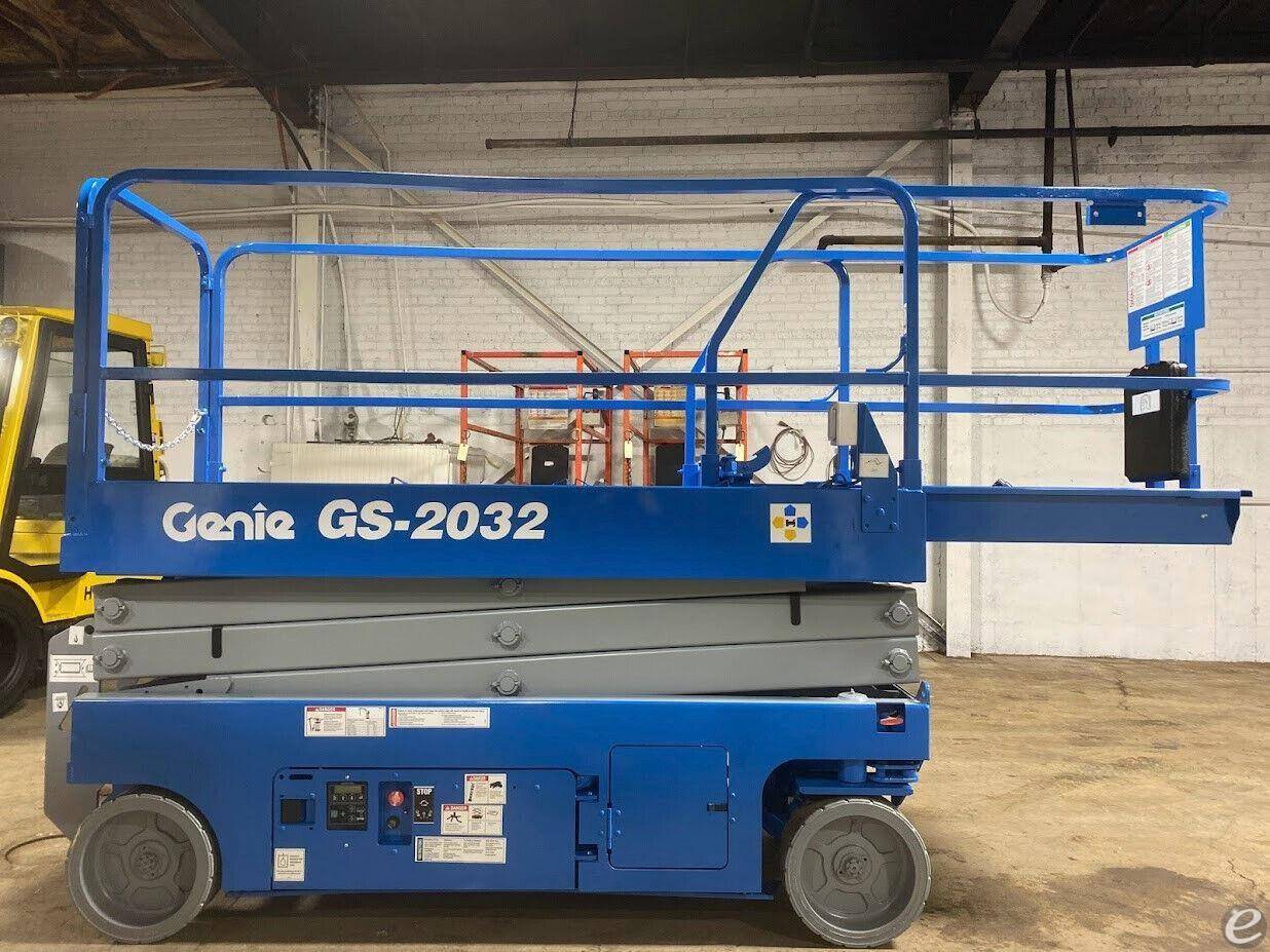 2013 Genie GS2032 Electric Scissor Lift - 123Forklift