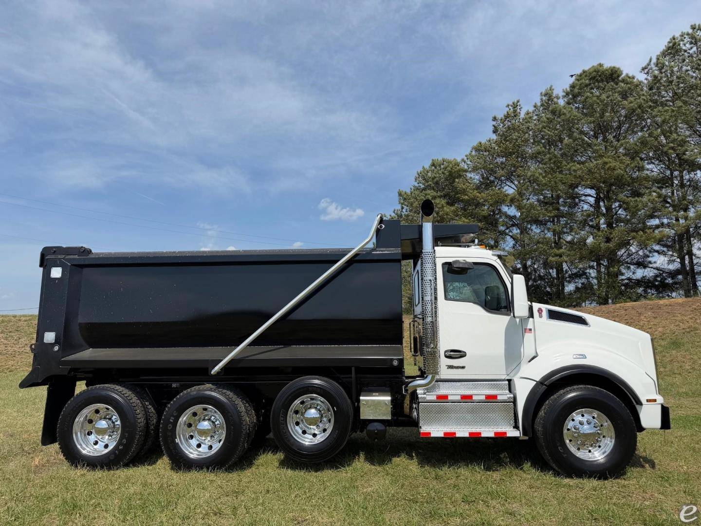 2025 Kenworth T880