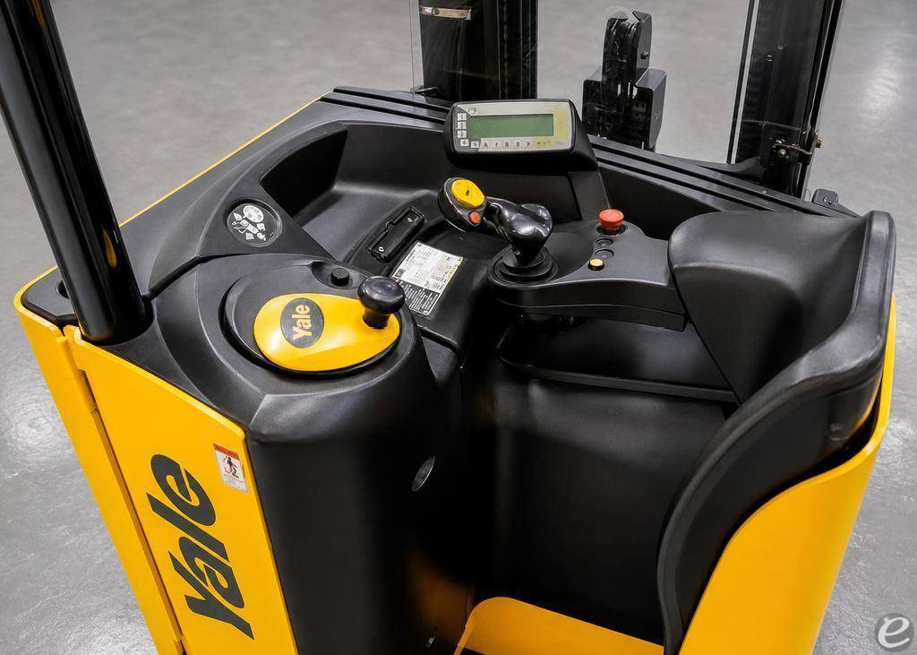 2018 Yale NR035EB