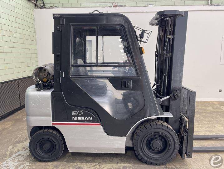 2004 Nissan                        ...